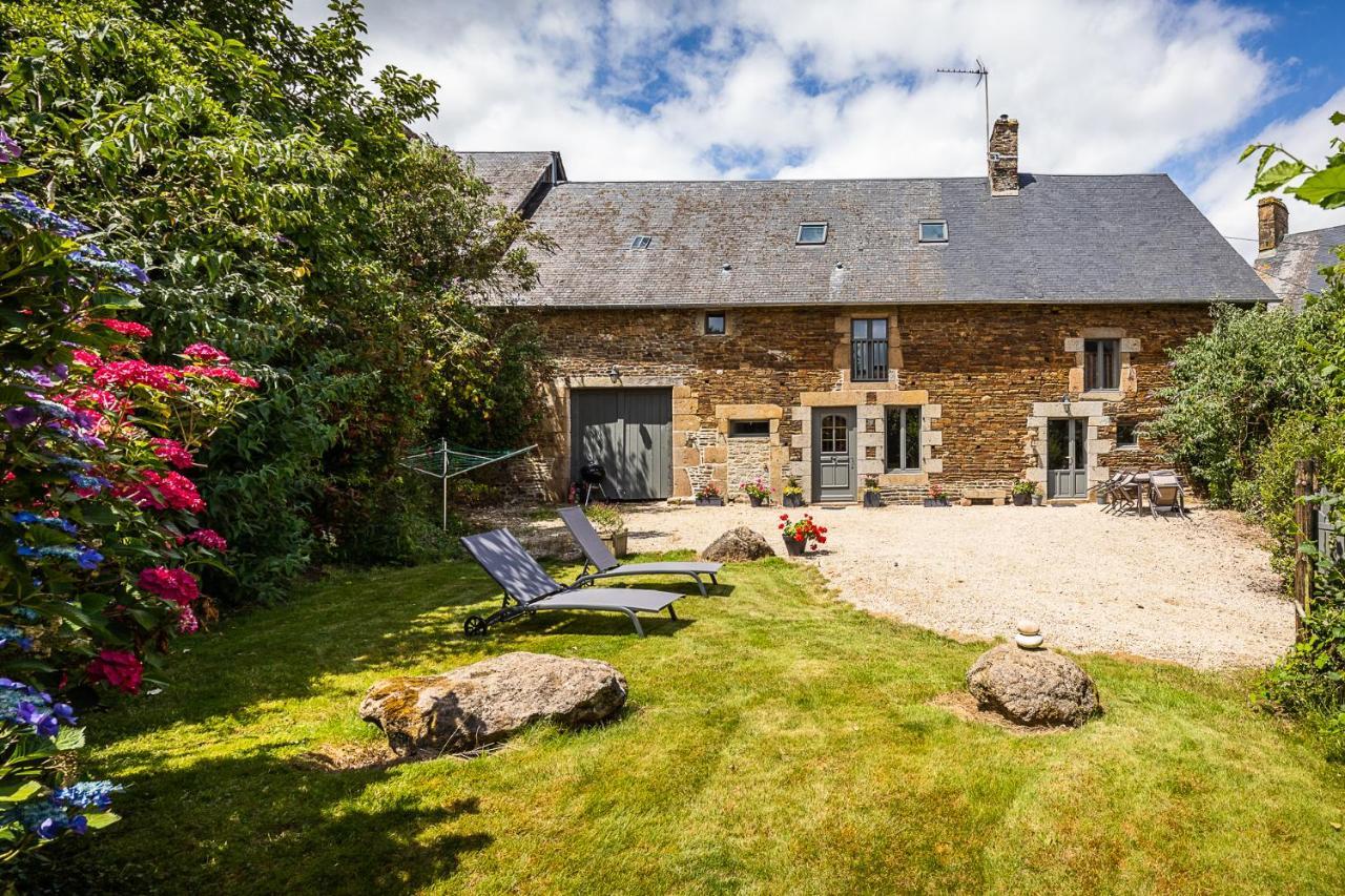 Les Prairies Du Mont - Le Gite De La Chapelle Sougéal Exteriör bild