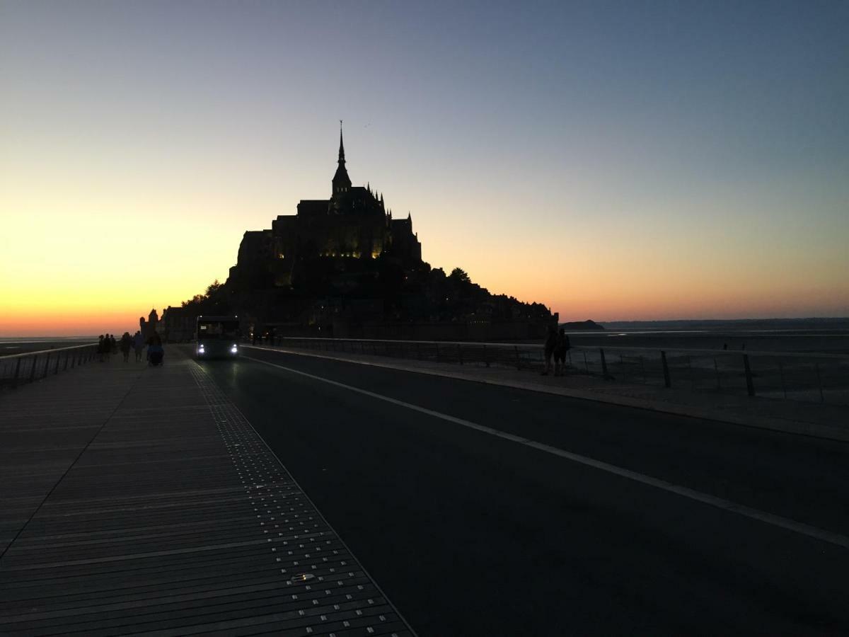 Les Prairies Du Mont - Le Gite De La Chapelle Sougéal Exteriör bild
